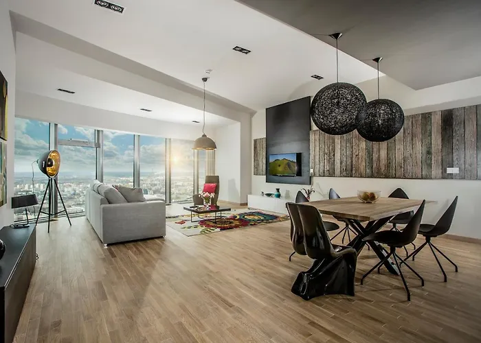 Sky Tower Apartment *